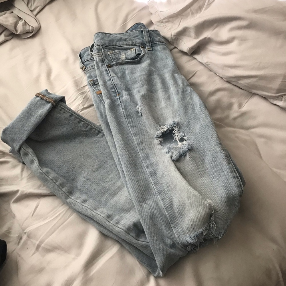 ✨Light blue American Eagle Distressed Jeans